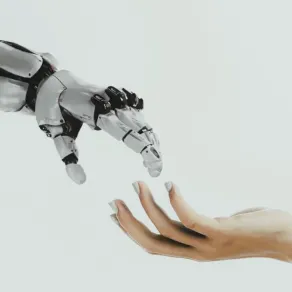 باحثون يطورون ذراعًا آلية تحاكي يد الإنسان بدقة