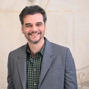 فاغنر مورا في فعاليات أسبوع الموضة الرجالية في باريس Wagner Moura of the Men Paris Fashion Week in Paris (Photo by Blanca CRUZ / AFP)