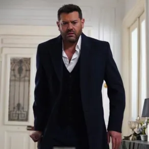 عمرو يوسف في كواليس مسلسل الفرنساوي- الصورة من حساب منصة يانغو بلاي على إنستغرام