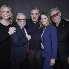 سيبيل شيبرد، مارتن سكورسيزي، روبرت دي نيرو، جودي فوستر، وهارفي كيتل -مصدر الصورة: Larry Busacca / GETTY IMAGES NORTH AMERICA / Getty Images via AFP سيبيل شيبرد، مارتن سكورسيزي، روبرت دي نيرو، جودي فوستر، وهارفي كيتل -مصدر الصورة: Larry Busacca / GETTY IMAGES NORTH AMERICA / Getty Images via AFP