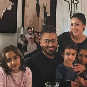 تامر حسني وبسمة بوسيل برفقة أبنائهما - الصورة من حساب تامر حسني الخاص على إنستغرام. تامر حسني وبسمة بوسيل برفقة أبنائهما - الصورة من حساب تامر حسني الخاص على إنستغرام.