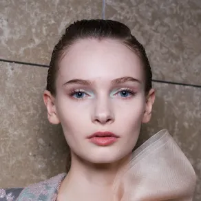 من عرض جيورجيو أرماني بريفيه Giorgio Armani Prive- الصورة من Launchmetrics/Spotlight© صيحات جمالية