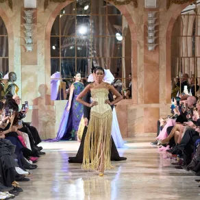 من مجموعة روبير أبي نادر Robert Abi Nader لأسبوع الهوت كوتور ربيع وصيف 2026- الصورة من Launchmetrics/Spotlight ©