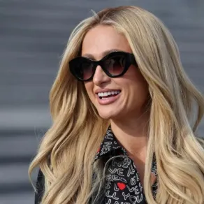 باريس هيلتون أمام مبنى الكابيتول الأمريكي في واشنطن العاصمة ( Paris Hilton in front of the US Capitol Building in Washington, DC ). مصدر الصورة: CHIP SOMODEVILLA / GETTY IMAGES NORTH AMERICA / Getty Images via AFP باريس هيلتون أمام مبنى الكابيتول الأمريكي في واشنطن العاصمة ( Paris Hilton in front of the US Capitol Building in Washington, DC ). مصدر الصورة: CHIP SOMODEVILLA / GETTY IMAGES NORTH AMERICA / Getty Images via AFP