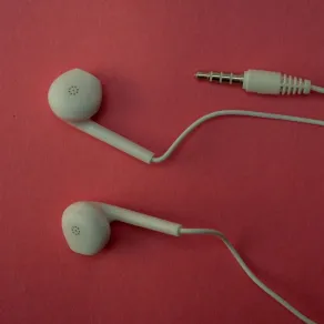 سماعات سلكية - مصدر الصورة: موقع unsplash سماعات سلكية