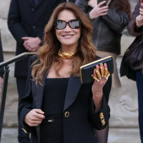 كارلا بروني Carla Bruni- مصدر الصورة: Stephane Cardinale - Corbis/Corbis via Getty Images)