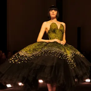 من عرض سكيابارلي كوتور ربيع صيف 2026- الصورة من Launchmetrics/Spotlight © من عرض سكيابارلي كوتور ربيع صيف 2026- الصورة من Launchmetrics/Spotlight ©