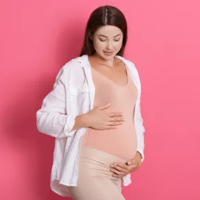 أعراض طبيعية أثناء الحمل لا تستدعي القلق- مصدر الصورة: Freepik by user18526052