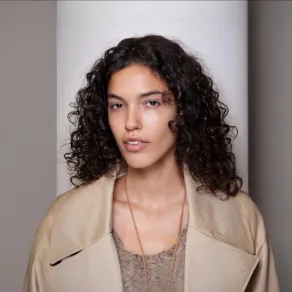 من عرض باسكاليتي Pasqualettii - الصورة من LaunchmetricsSpotlight© ليف إن للشعر الكيرلي