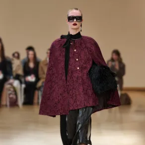 كاب من ساراوونغ Sarawong- الصورة من Launchmetrics/Spotlight © كاب من ساراوونغ Sarawong- الصورة من Launchmetrics/Spotlight ©