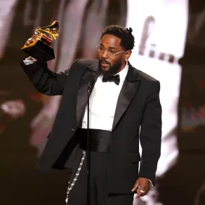 كندريك لامار Kendrick Lamar في حفل توزيع جوائز غرامي 2026. مصدر الصورة: Kevin Winter/Getty Images for The Recording Academy/AFP