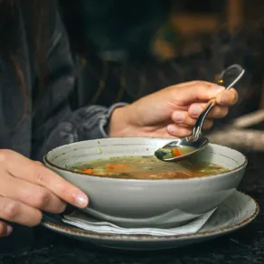 مرق العظام يحسن المناعة- المصدر freepik