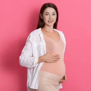 صورة لحامل تعتز بابتسامتها