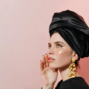 أخطاء شائعة في تنسيق المجوهرات- مصدر الصورة موقع Freepik 