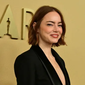 إيما ستون Emma Stone في في حفل غداء المرشحين لجوائز الأوسكار. مصدر الصورة: Frederic J. Brown / AFP