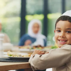 كتالوج صحي شامل عن طريقة صوم الطفل في رمضان بالأسئلة والأجوبة صورة بدء الطفل بالصيام