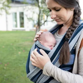 نصائح آمنة لاصطحاب طفل حديث الولادة إلى الخارج - الصورة من موقع unsplash صورة لطفل