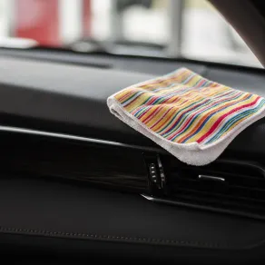 تنظيف مقصورة السيارة تنظيف السيارة