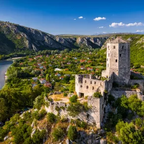 بوشيتلي مدينة قديمة تقع في البوسنة والهرسك بوشيتلي هي مدينة قديمة تقع في البوسنة والهرسك