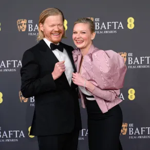  Jesse Plemons and Kirsten Dunst جيسي بليمونز وكيرستين دانست من حفل توزيع جوائز بافتا 2026 (Photo by Karwai Tang/WireImage)