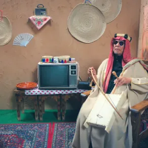 علي المدفع بملابس خاصة بيوم التأسيس- الصورة من حساب فيصل العيسى على منصة x