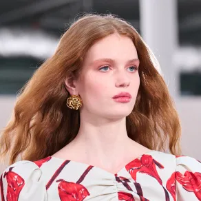 من عرض كارولينا هيريرا- الصورة من الصورة من Launchmetrics/Spotlight©