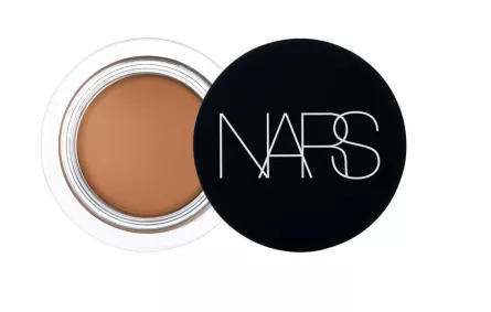 مستحضر إخفاء الشوائب المات من  NARS