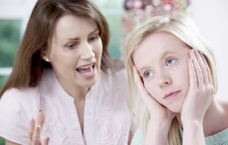 لهذه الأسباب تجنّبي الصراخ على طفلك