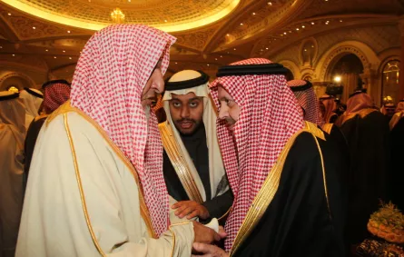 خادم الحرمين الشريفين يشرف زواج نجلَي الأمير أحمد بن عبدالعزيز