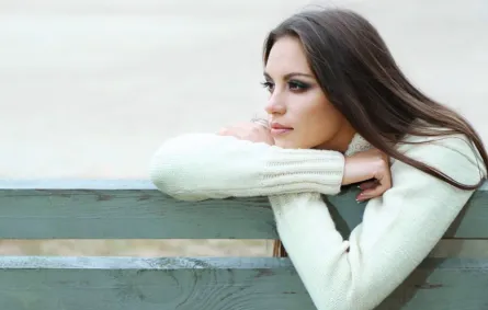 تشعرين بالوحدة؟ إليك السبب...