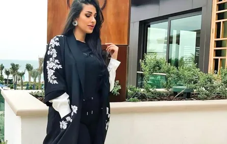 العبايه السوداء هي الأفضل في جميع المناسبات