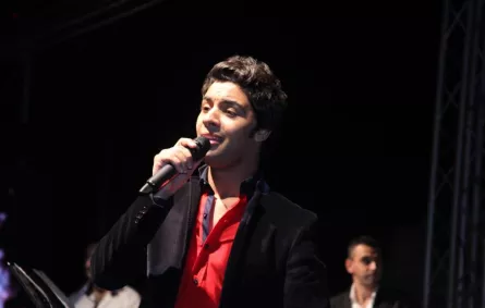 بالفيديو: أحمد جمال يغنّي لأوّل مرّة باللّهجة المغربية ورسالة لسعد لمجرّد
