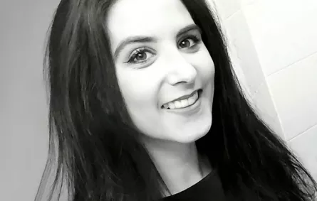 بالصور: جائزة أقذر منزل جامعي لبريطانية.. وهي سعيدة