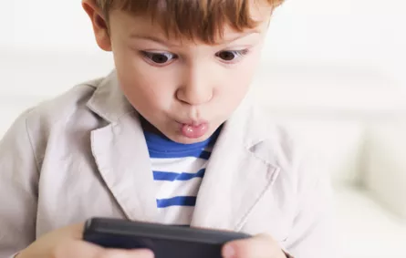 احذري من وجود هذه التَّطبيقات على هاتف طفلك