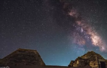 البجراوية تتلألئ ليلاً