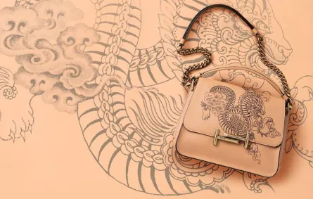 Tod’s تحتفل بتصاميمها الجديدة مع فنانة التاتو سايرا هونجان
