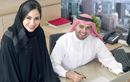 "الرقابة" تتوعد بخصم يومين للموظفين الغائبين في أول يوم دوام