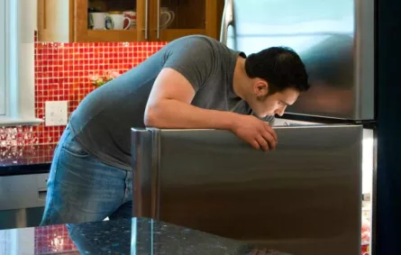 رجل يحتفظ بجثة زوجته داخل ثلاجة 8 سنوات!