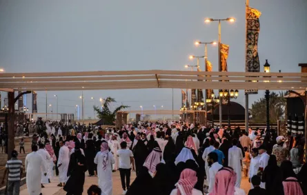 سوق عكاظ، يشهد إقبالاً كبيرًا هذا العام