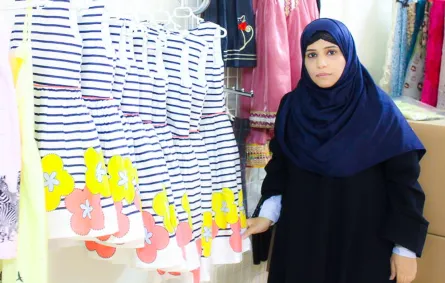 سعودية تفتتح أول مركز لتدريب الخياطة في الأحساء