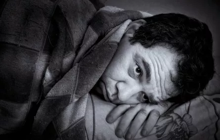رجل يُخرج حبيبته من قبرها بسبب مطاردتها له في الأحلام!
