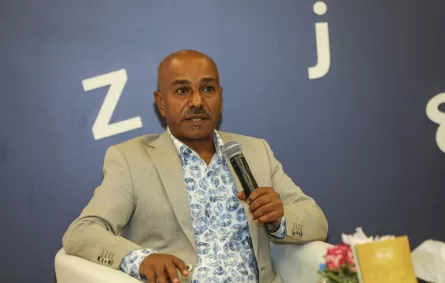 49 شاعراً يطلقون مختاراتهم الشعرية بالاسبانية من "الشارقة الدولي للكتاب"