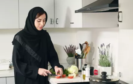 فيديو.. سعوديات يعملن في مطعم للرز البخاري 