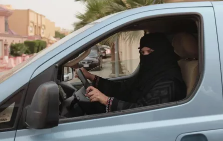 حقيقة إصدار لوحات سيارات مخصصة للنساء في السعودية