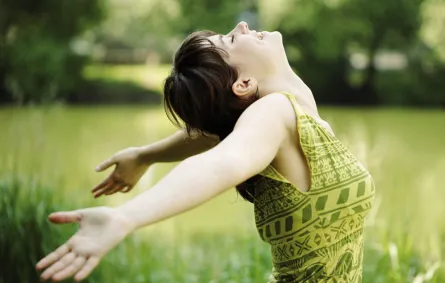 5 ممارسات تحميكِ من القلق والتوتر في 2018