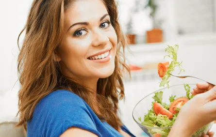 تعرّفي إلى المأكولات التي تقيك عسر الهضم في موسم الأعياد