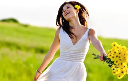 10 خطوات علمية تعلّمك كيف تكونين أكثر سعادة