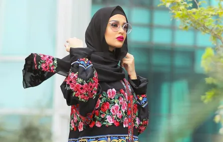 عبايات ملونة على طريقة الفاشينيستات