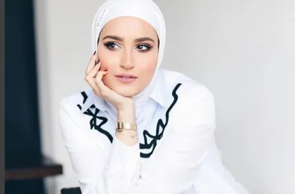 ملابس محجبات : هكذا تختار دلال الدوب حجابها