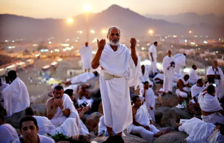 الملك سلمان يتكفل بتأشيرات دخول المعتمرين والحجاج للمرة الأولى